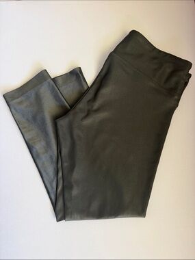 Koral Lustrous High-Rise Capri Legging in Color Lead
